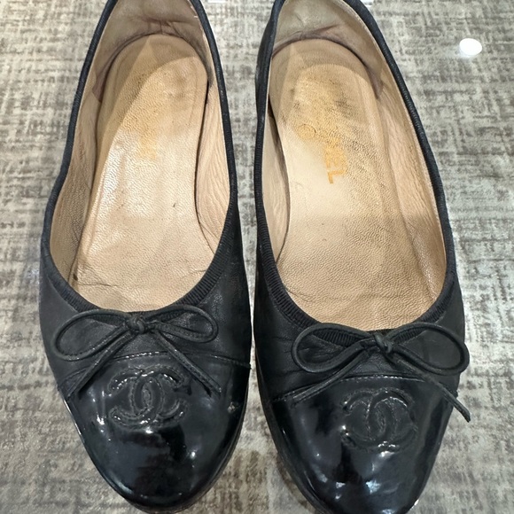 Authentic Chanel Flats - Picture 2 of 8